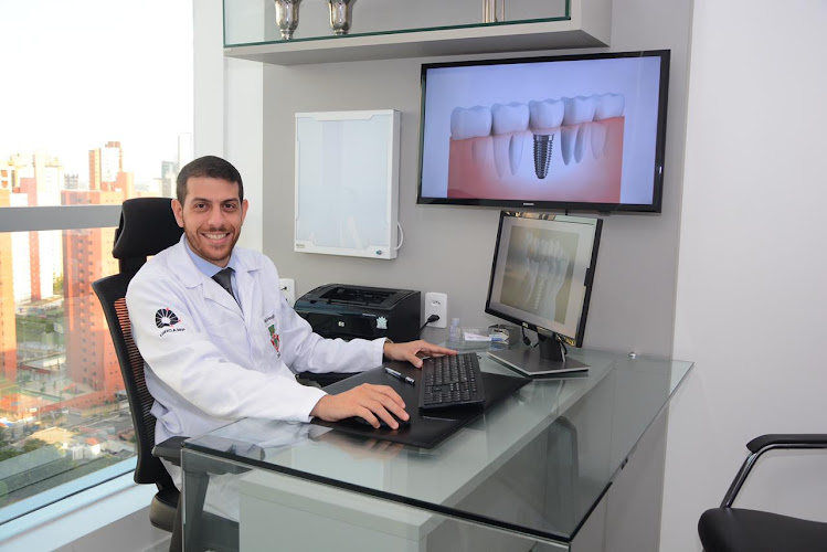 Dr Felipe Germoglio - Cirurgião Dentista foto 1
