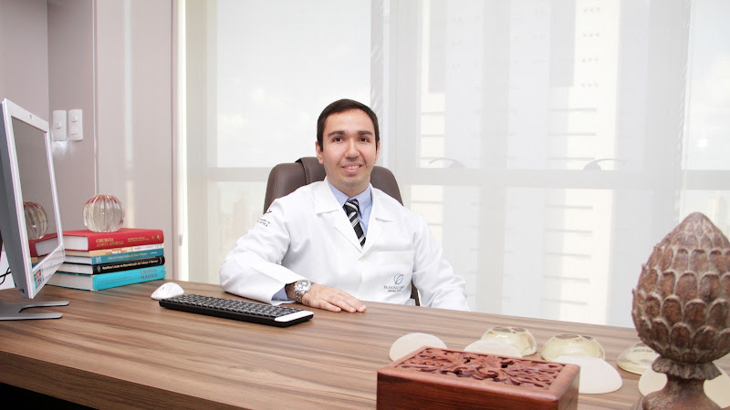 Dr. Francisco Odílio - Cirurgia Plástica foto 1