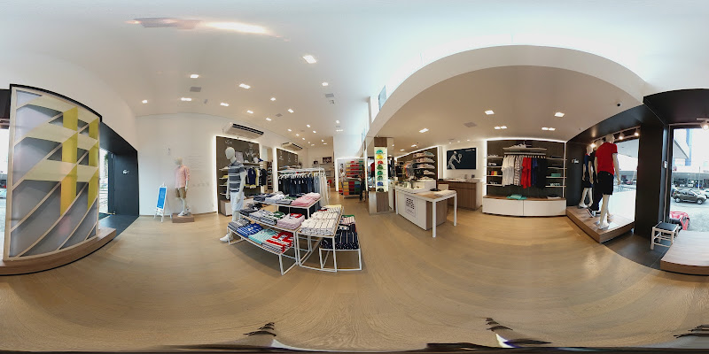 Lacoste foto 1